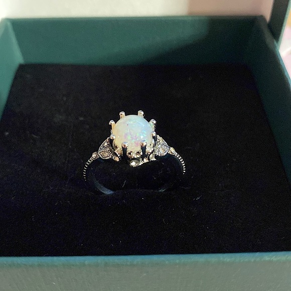 Jewelry - 🌹 Silver Opalescent Pearl Stone Ring 🌹 8 NWT